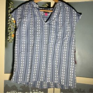 VINCE CAMUTO Breezy Casual Cotton Top. Mandarin collar, V neck, high-low hem.